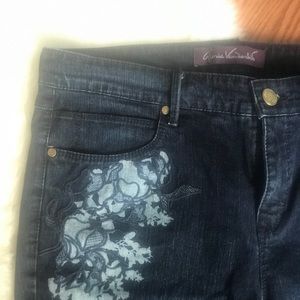 Gloria Vanderbilt sz 8 Bermuda Shorts Embroidery